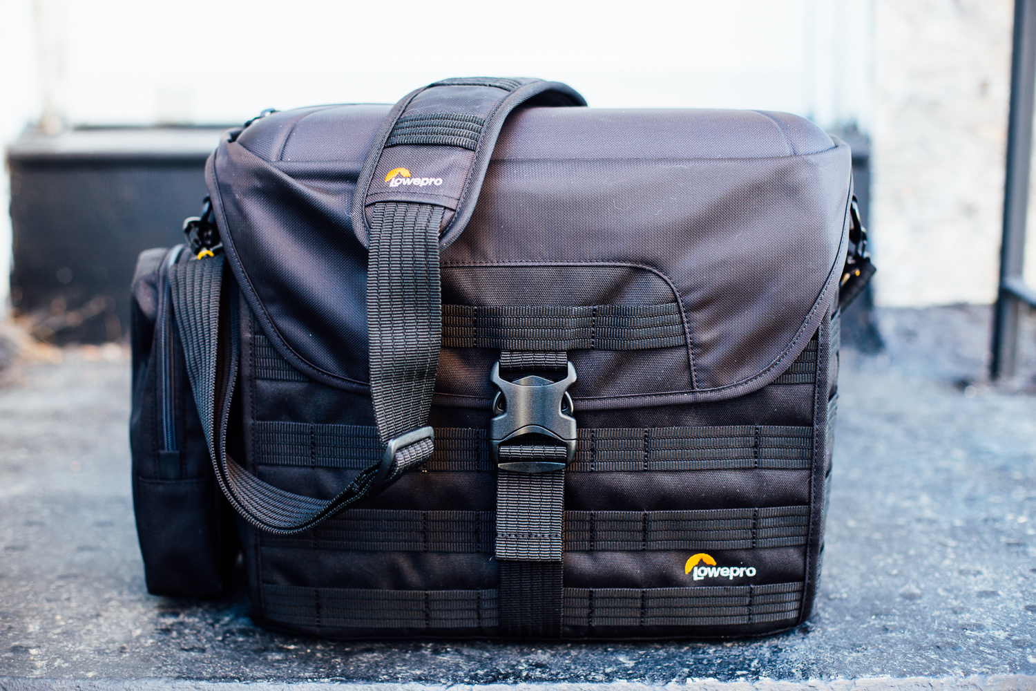 Review: LowePro ProTactic SH 200 AW Messenger-Style Camera Bag