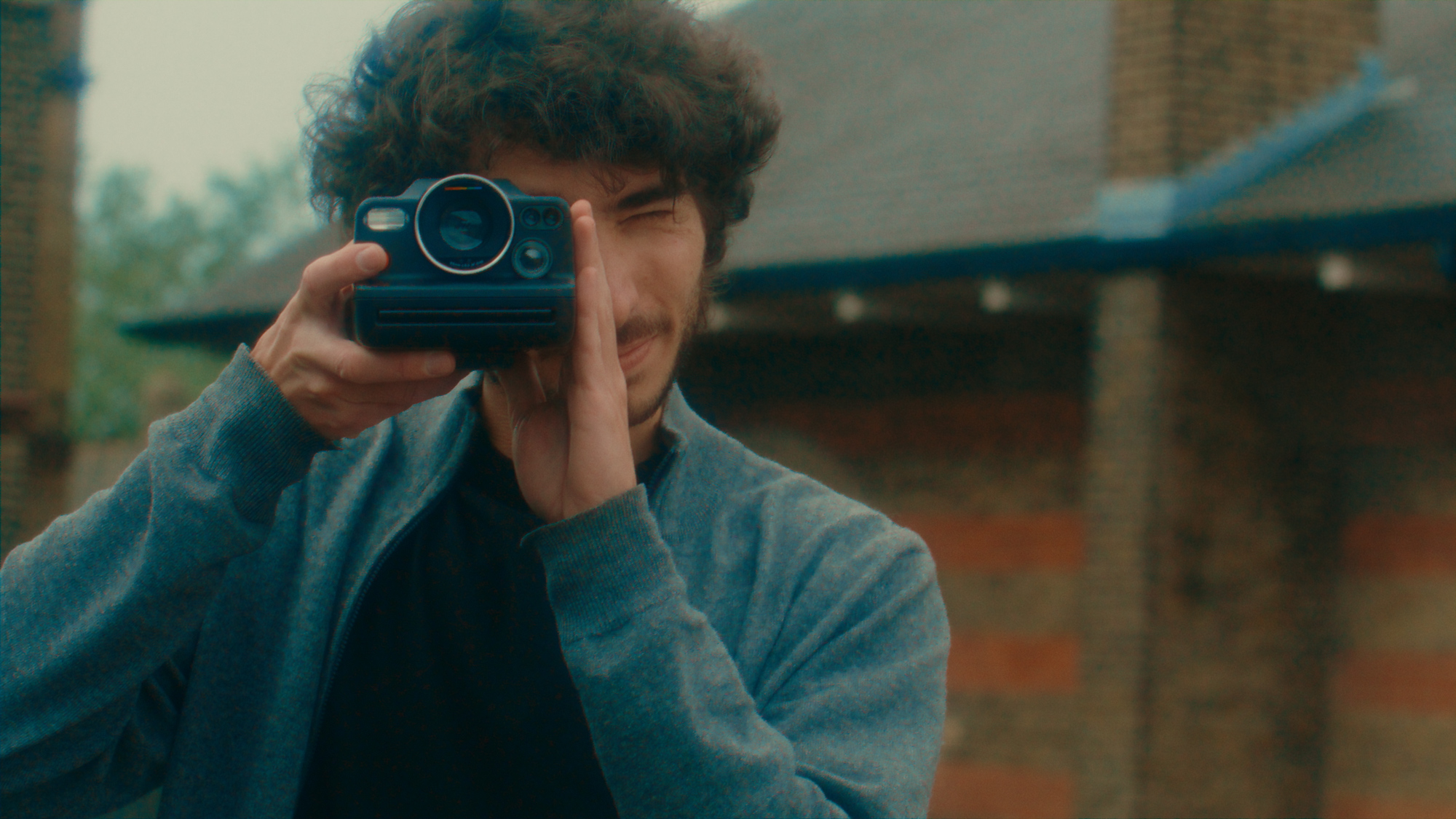 The Polaroid I-2 offers full manual controls, for a price