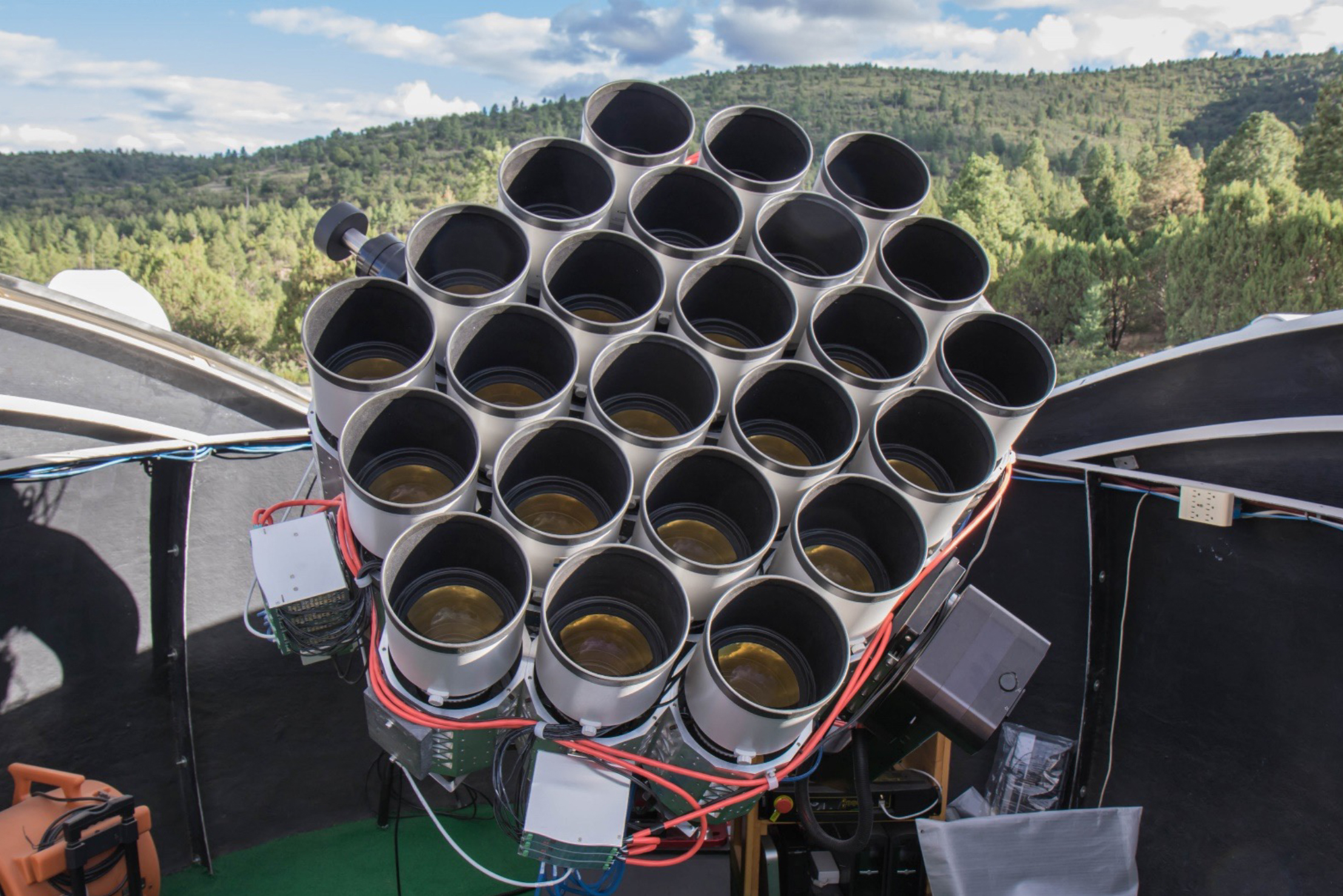 This telescope will spy distant galaxies using 168 off-the-shelf Canon lenses