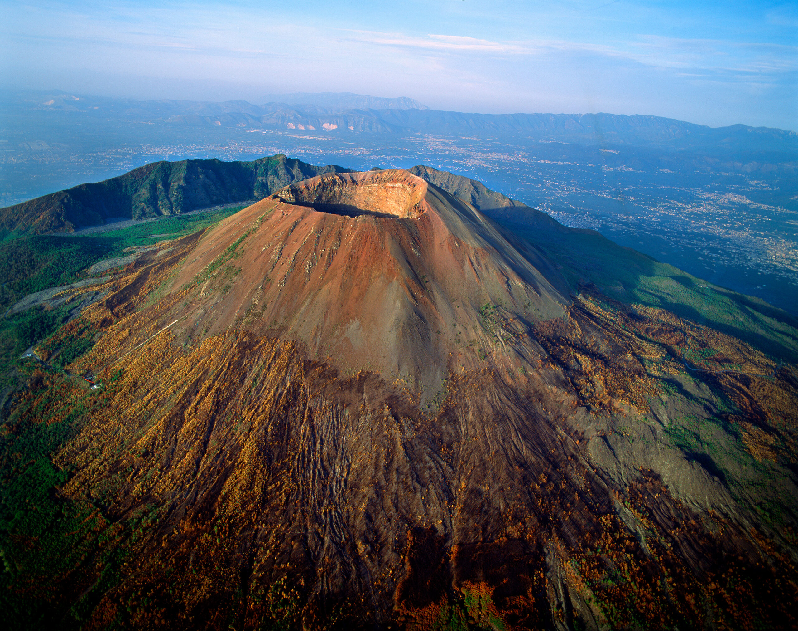 Selfie-snapping photographer falls into Mount Vesuvius