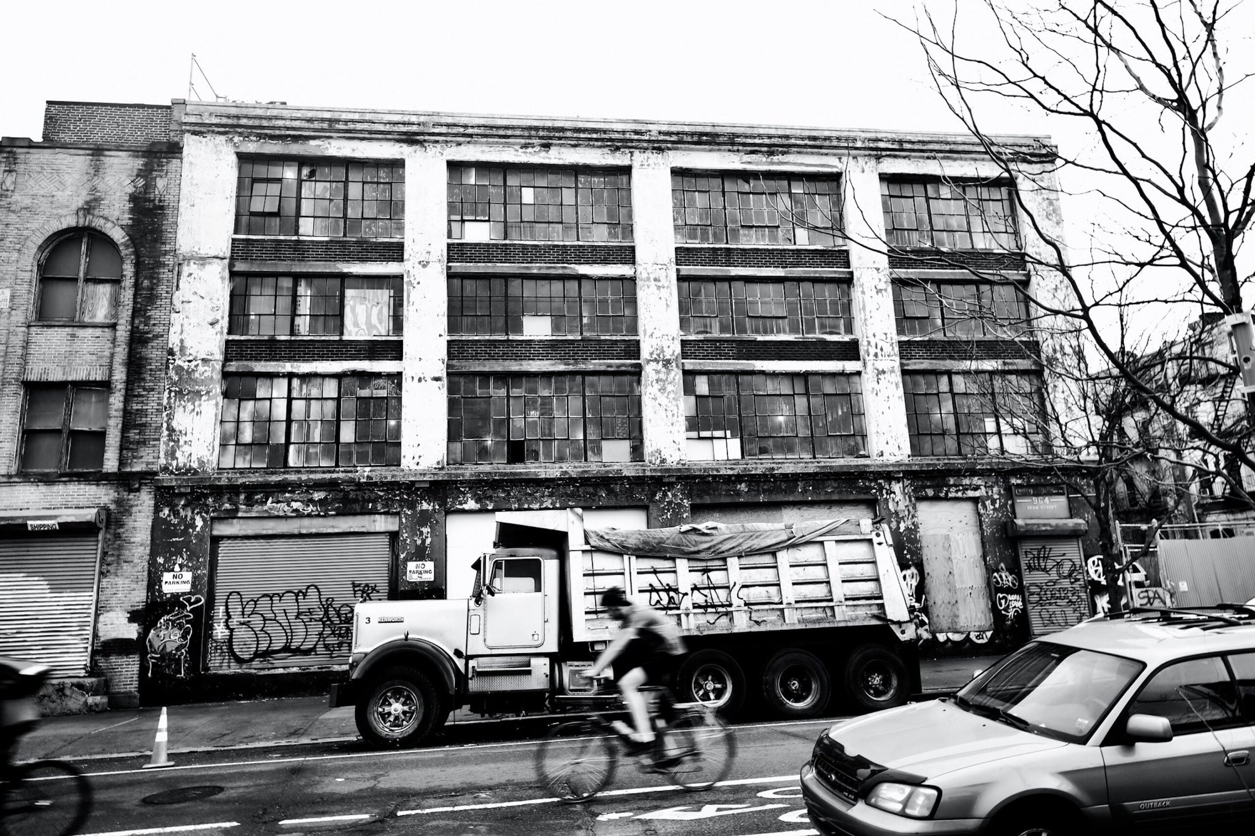 Lonely skyscrapers & decisive moments: Our favorite reader-submitted Photos of the Day